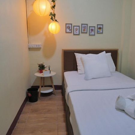 Auberge de jeunesse Ez Sleep @ Ratchada 19 à Bangkok Extérieur photo