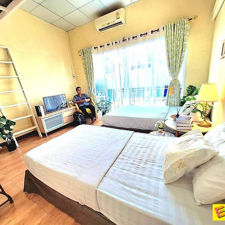 Auberge de jeunesse Ez Sleep @ Ratchada 19 à Bangkok Extérieur photo